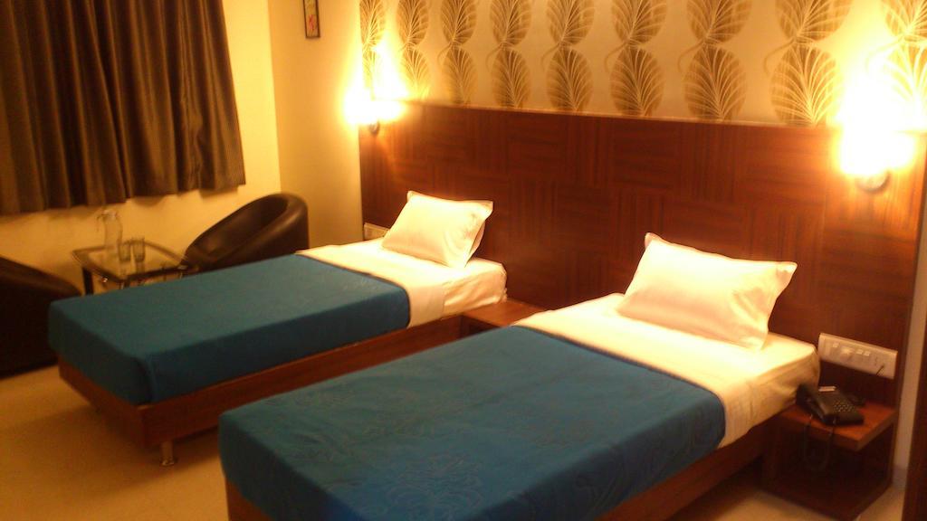 Hotel Darshan Executive Evrengabad Oda fotoğraf