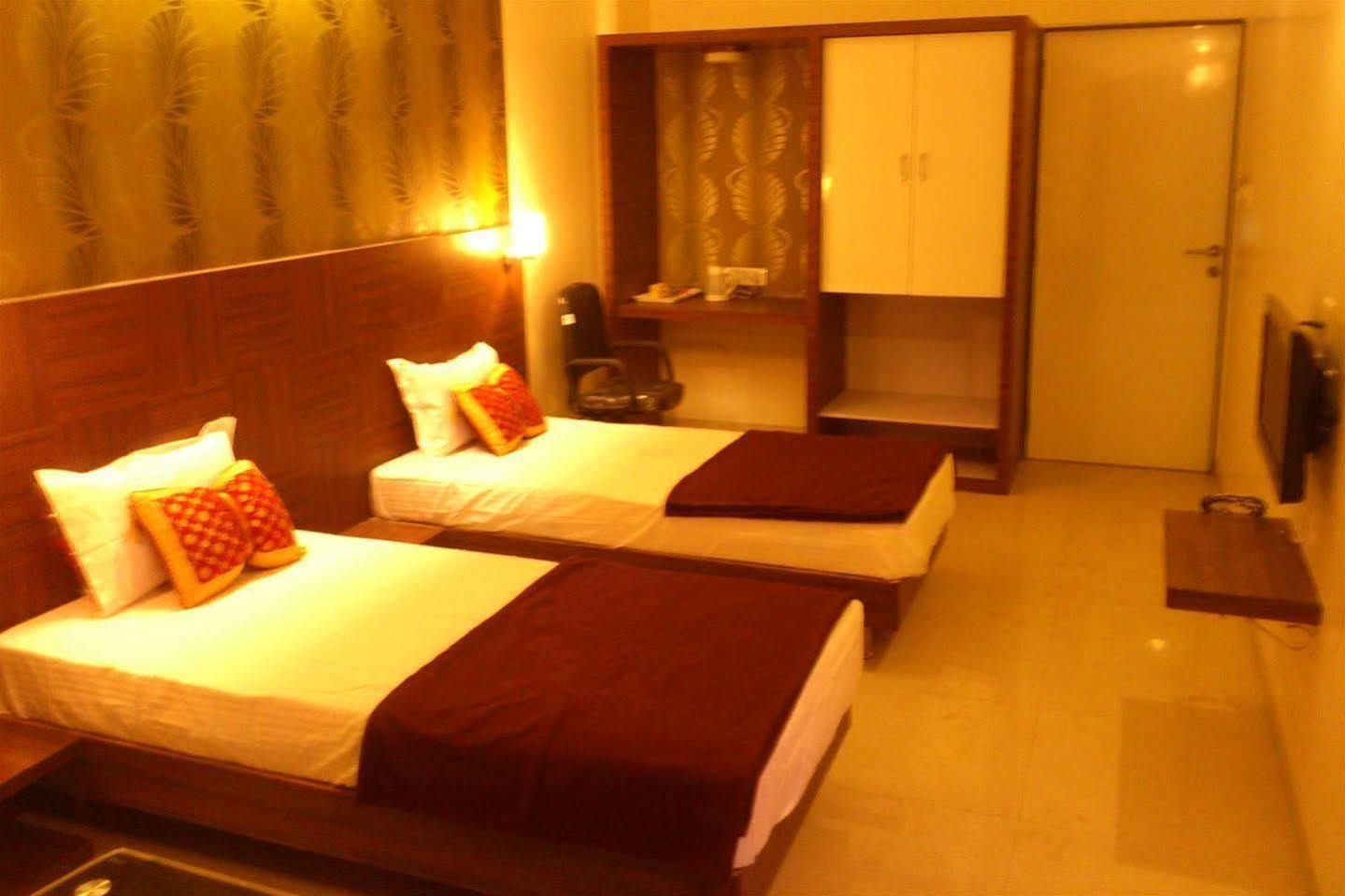Hotel Darshan Executive Evrengabad Dış mekan fotoğraf